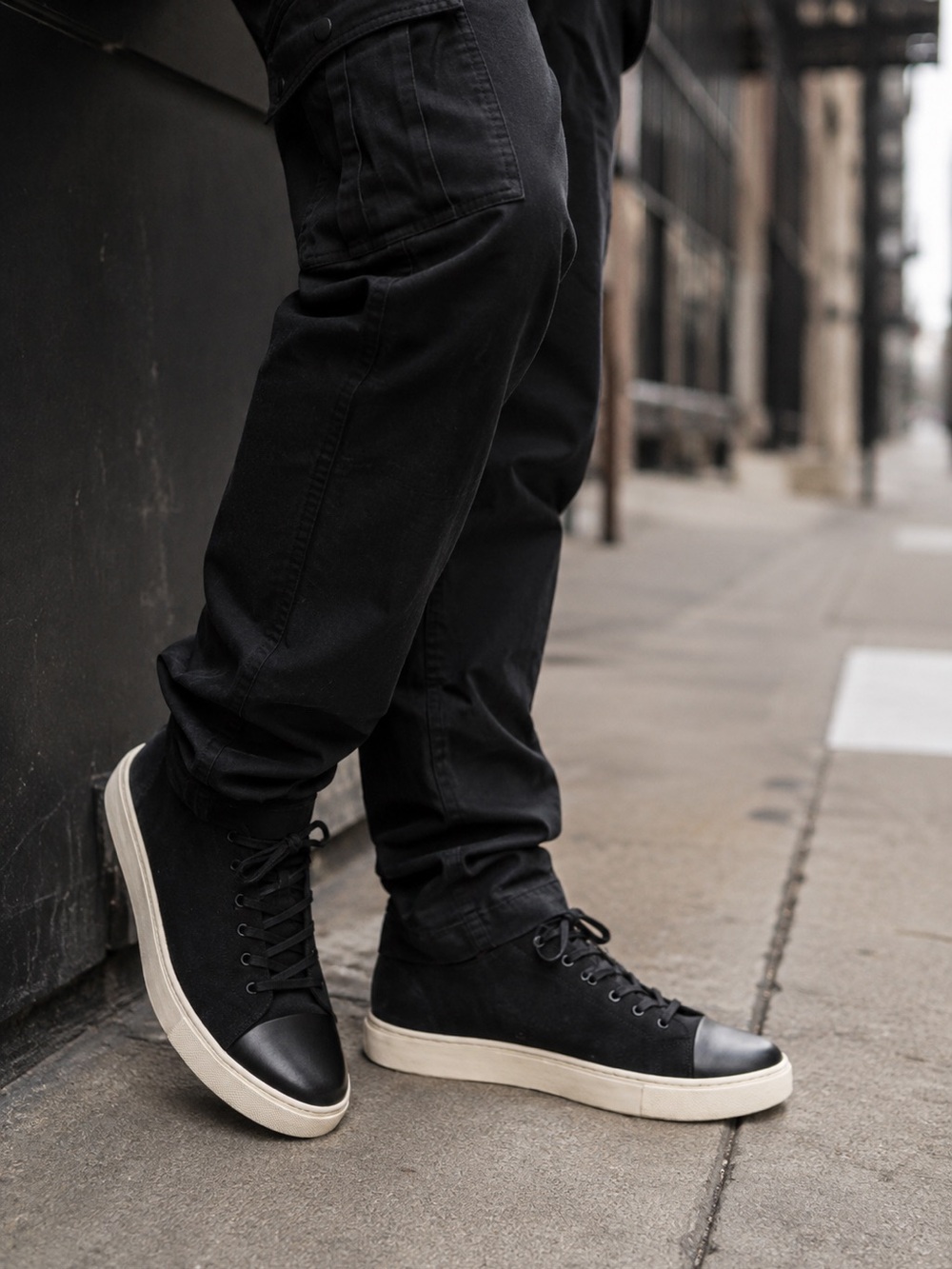 NEW REPUBLIC Unisex Black Canvas Leather Toe Cap Low Top Sneakers M 10 W 11.5